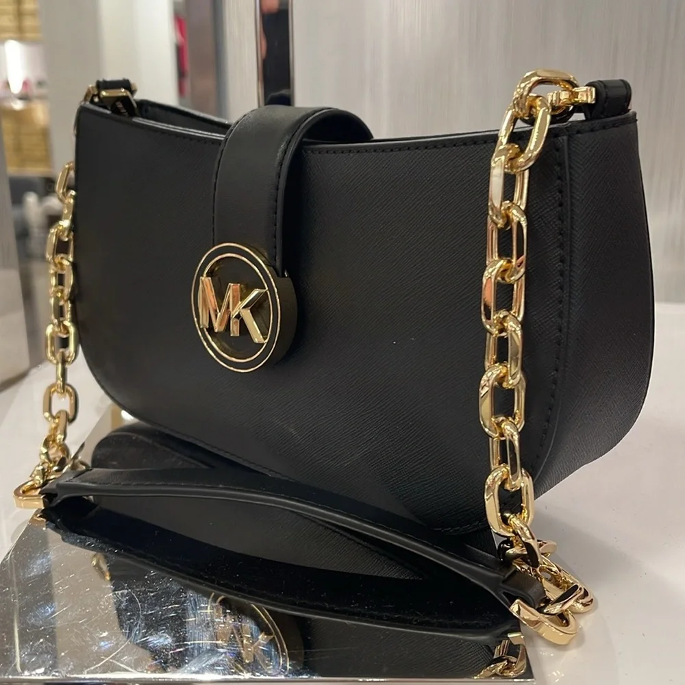 MICHAEL KORS
Carmen Small Shoulder Bag
Black 
NWT - Picture 15 of 16